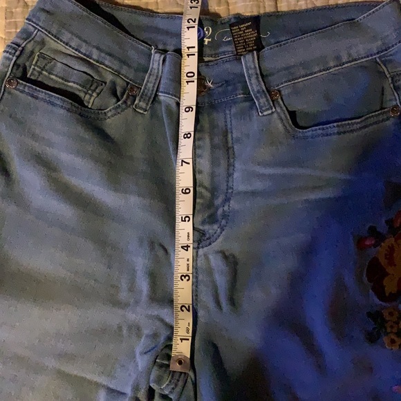 Embroidered Jeans - Picture 8 of 8